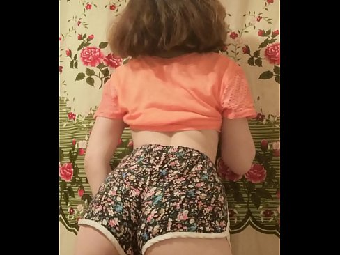 ❤️ Ko te peepi taiahu e tihorea ana ona tarau poto i runga kamera Ataahua porn i a matou
